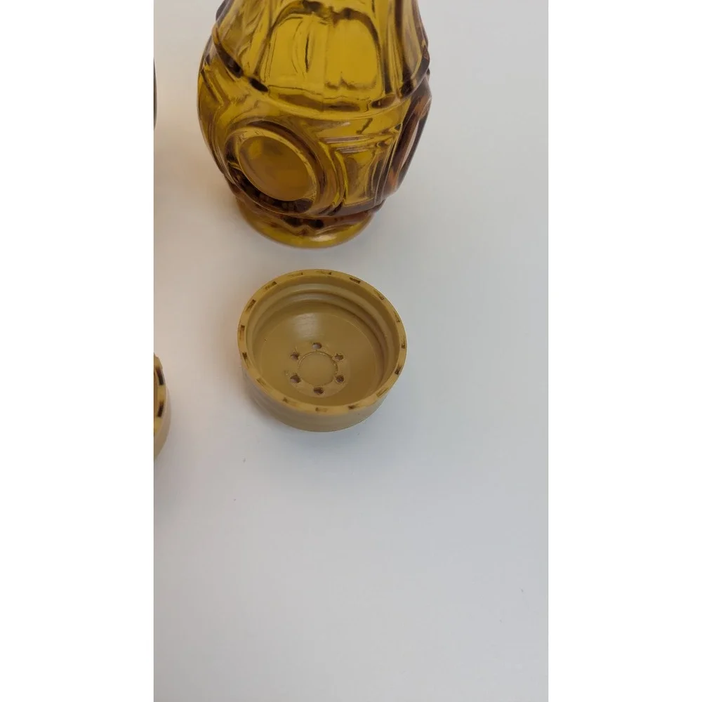 Vintage Amber Glass Salt Pepper Shakers‎ Thumbprint Ribbed MCM Retro Set 4 Inch